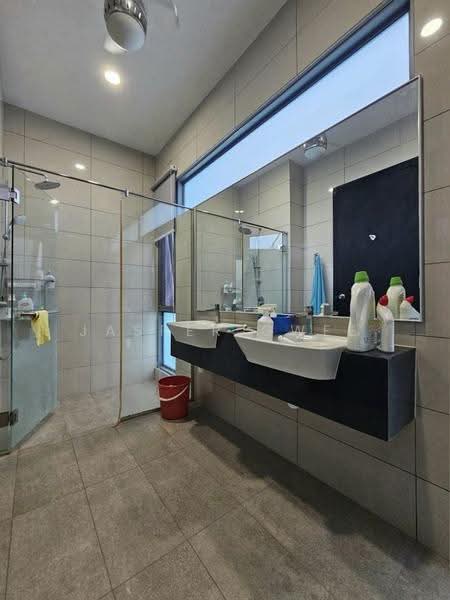 Rumah Berkembar untuk Dijual di Taman Molek (Johor Bahru) - Jasper Gwee - Bathroom - PropertyGuru.com.my