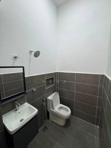 Rumah Teres 1-Tingkat untuk Dijual di Taman Sentosa (Klang) - Hana Zaini - Bathroom - PropertyGuru.com.my