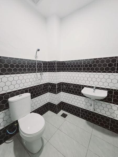 Rumah Teres 2-Tingkat untuk Dijual di Taman Sri Reko (Kajang) - Farah Hanan - Bathroom - PropertyGuru.com.my