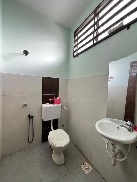 1-storey Terraced House for Sale in Kuantan (Pahang) - Izzat Azman - Bathroom - PropertyGuru.com.my