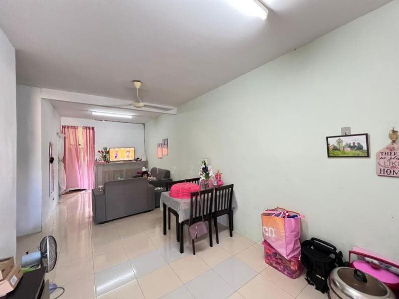 1-storey Terraced House for Sale in Kuantan (Pahang) - Izzat Azman - Living Room - PropertyGuru.com.my