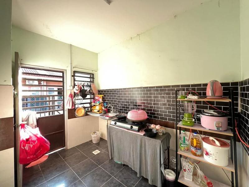 1-storey Terraced House for Sale in Kuantan (Pahang) - Izzat Azman - Kitchen - PropertyGuru.com.my
