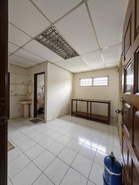 Kedai untuk Disewa di Jelutong (Penang) - Leong . - Bathroom - PropertyGuru.com.my