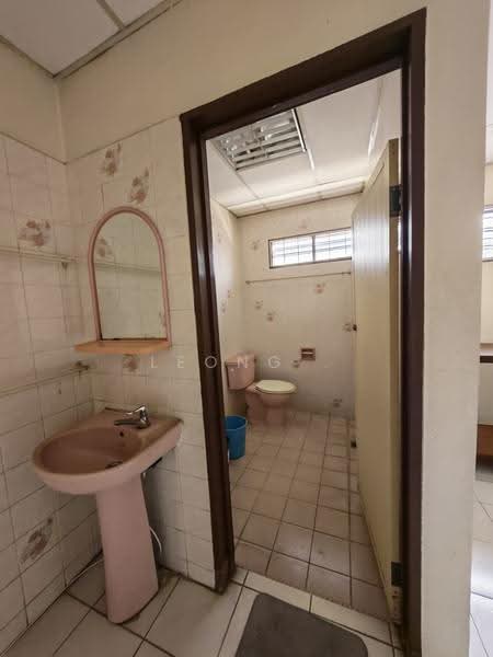 Kedai untuk Disewa di Jelutong (Penang) - Leong . - Bathroom - PropertyGuru.com.my