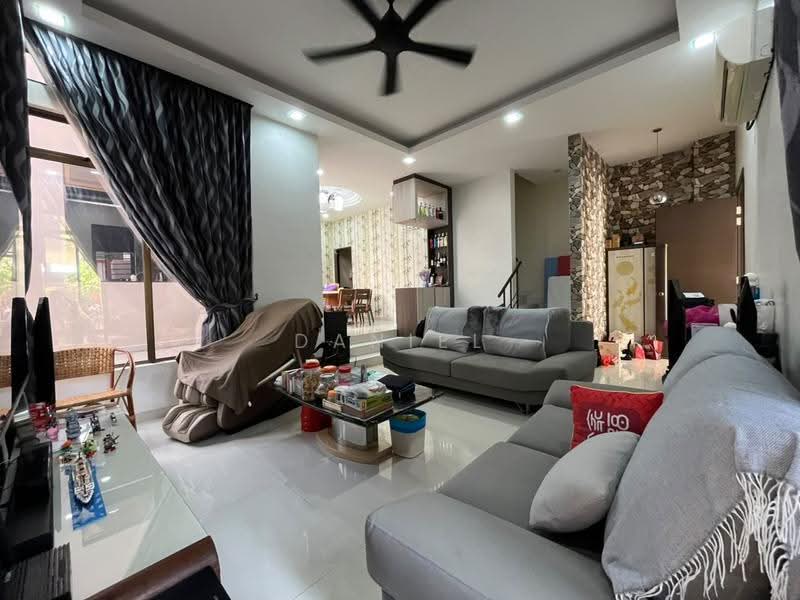 Rumah Kluster untuk Dijual di Setia Tropika (Johor Bahru) - Daniel Yong - Living Room - PropertyGuru.com.my