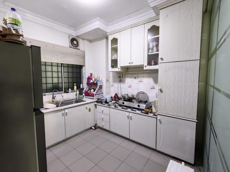 Kondominium untuk Dijual di Petaling Indah Condominiums - Ashley Lim - Kitchen - PropertyGuru.com.my