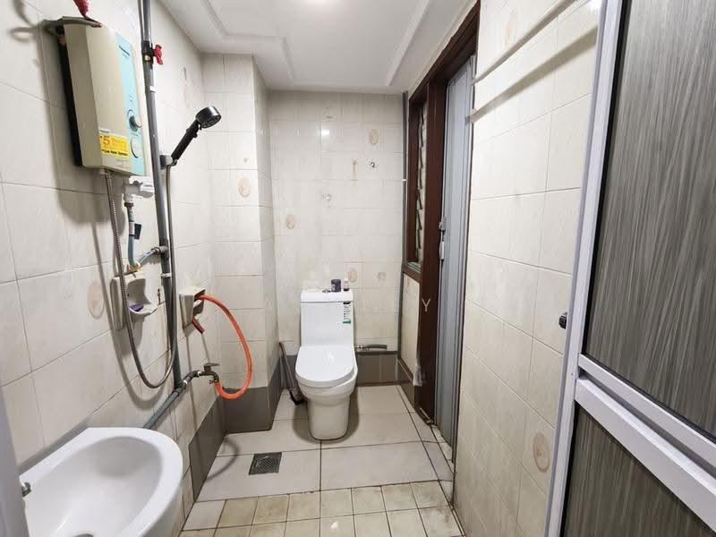 Kondominium untuk Dijual di Petaling Indah Condominiums - Ashley Lim - Bathroom - PropertyGuru.com.my