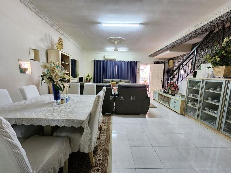 Rumah Teres 2-Tingkat untuk Dijual di Taman Bandar Sunway (Petaling Jaya) - Farah Hanan - Living Room - PropertyGuru.com.my