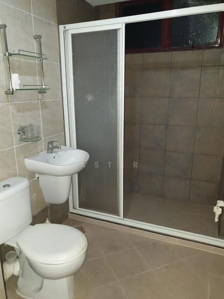 Kondominium untuk Dijual di Marina Bay Condominium - Aster Ng - Bathroom - PropertyGuru.com.my