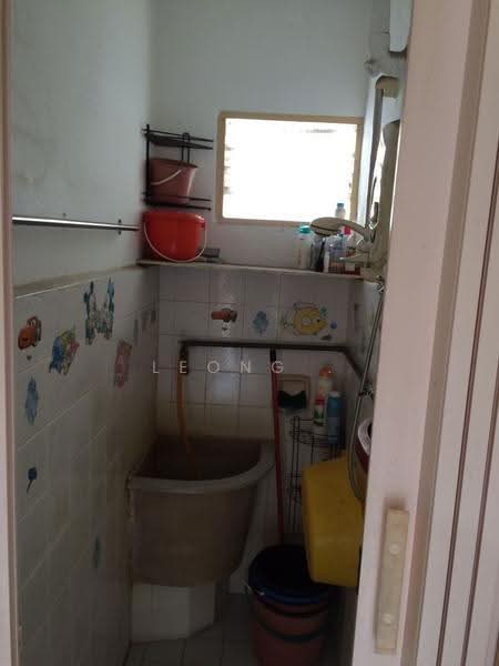 Rumah Flat untuk Dijual di Desa Permai Indah Flat - Leong . - Bathroom - PropertyGuru.com.my