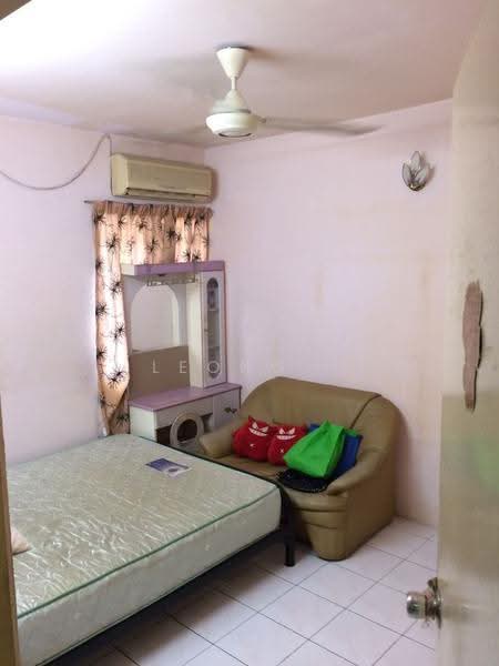 Rumah Flat untuk Dijual di Desa Permai Indah Flat - Leong . - Bedroom - PropertyGuru.com.my