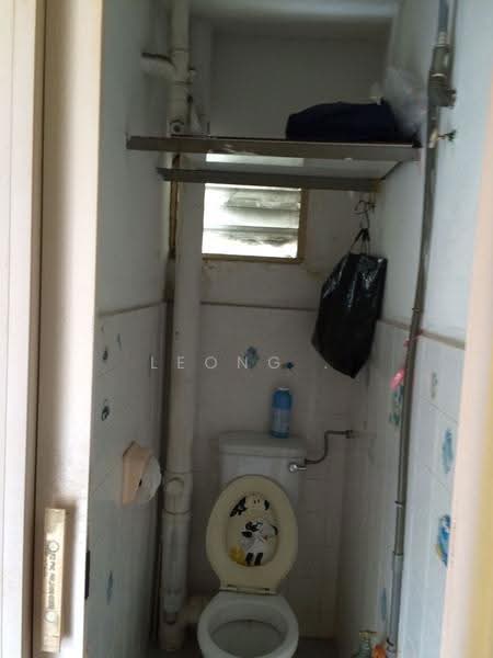 Rumah Flat untuk Dijual di Desa Permai Indah Flat - Leong . - Bathroom - PropertyGuru.com.my