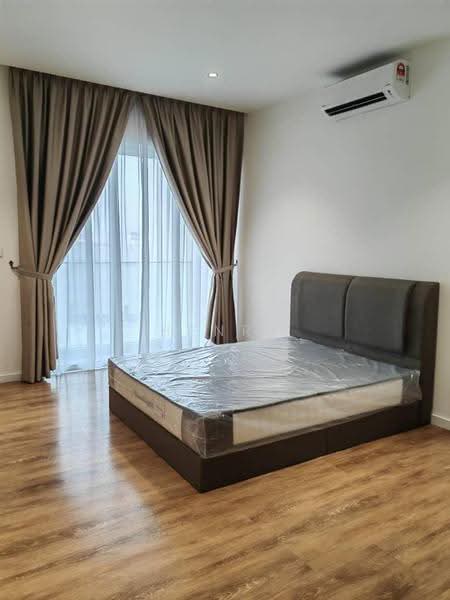 Kediaman Servis untuk Dijual di Quill Residence - Henry Lee - Bedroom - PropertyGuru.com.my