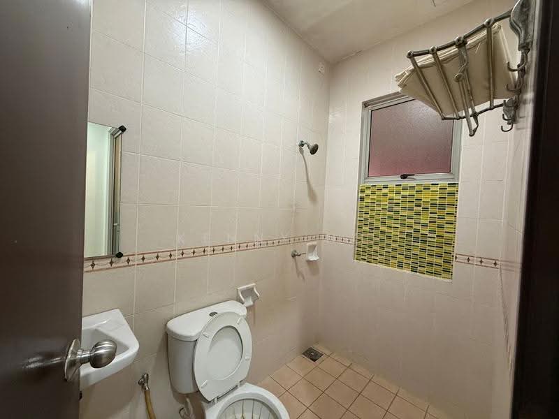 Rumah Berkembar untuk Dijual di Bandar Botanic (Klang) - Kenny Ng - Bathroom - PropertyGuru.com.my