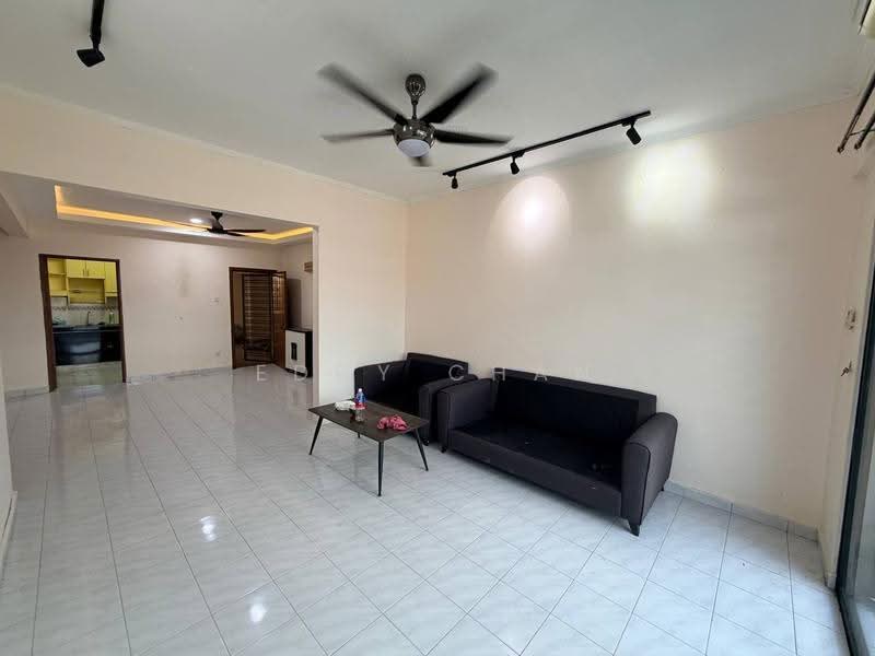 Kondominium untuk Dijual di Skudai Villa - Eddy Chan - Living Room - PropertyGuru.com.my