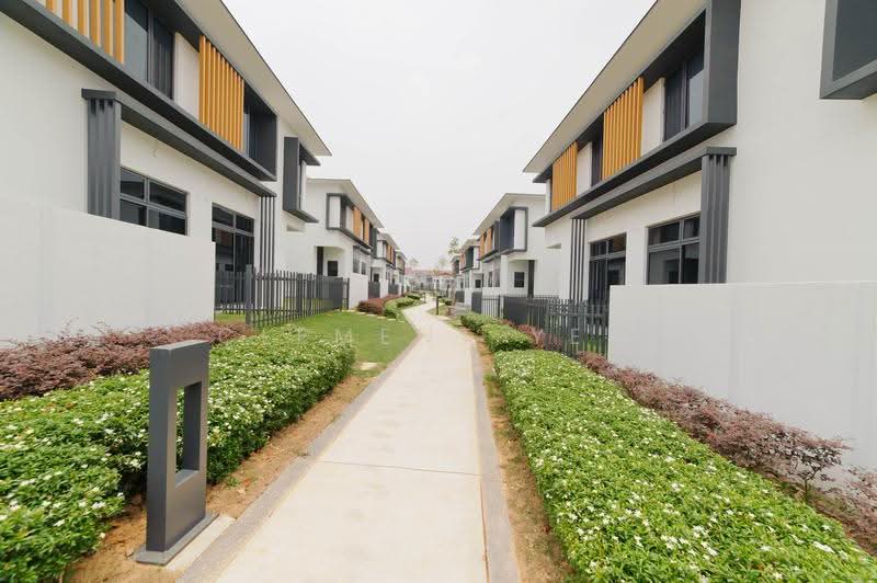 Semi-Detached House for Sale in Setia Alam (Selangor) - Clement Yew - Exterior - PropertyGuru.com.my