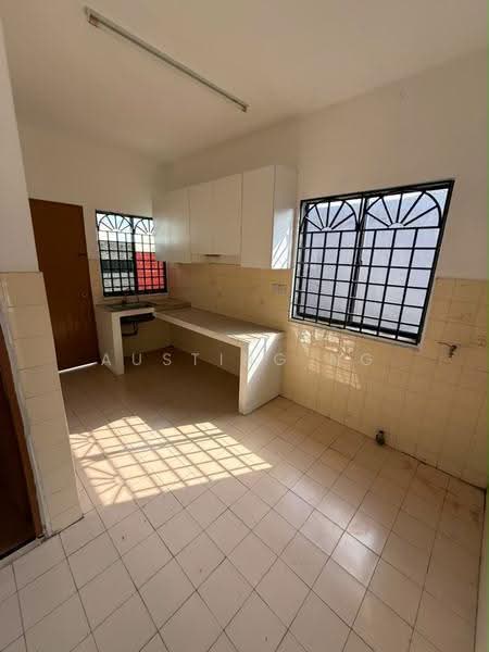 Rumah Teres 1-Tingkat untuk Disewa di Taman Putri Kulai (Kulai) - Austing Ng - Kitchen - PropertyGuru.com.my
