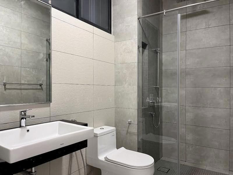 Kediaman Servis untuk Disewa di The Sentral Suites - Wendy Lian - Bathroom - PropertyGuru.com.my
