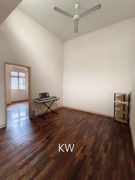 2-storey Terraced House for Sale in Kemuning Utama (Shah Alam) - SK Thiam - Living Room - PropertyGuru.com.my