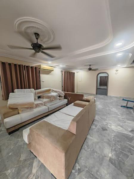 2-storey Terraced House for Sale in Telok Panglima Garang (Selangor) - Kenny Ng - Living Room - PropertyGuru.com.my