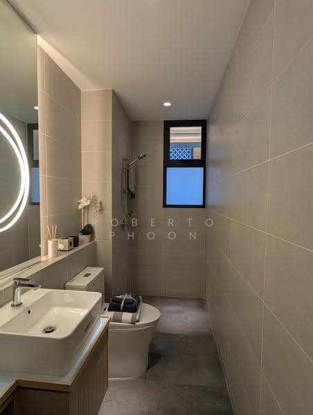 Kediaman Servis untuk Dijual di Stellaris @ Riana Dutamas - Roberto Phoon - Bathroom - PropertyGuru.com.my