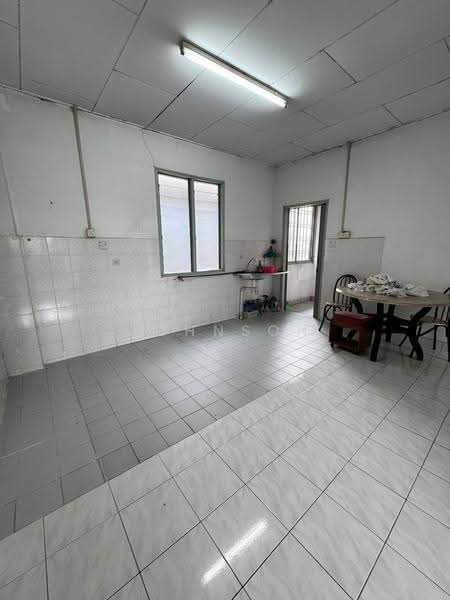 Pangsapuri untuk Dijual di Sri Putra Apartment - Johnson Chen - PropertyGuru.com.my