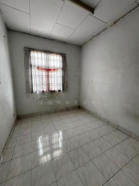 Pangsapuri untuk Dijual di Sri Putra Apartment - Johnson Chen - PropertyGuru.com.my