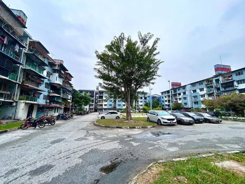 Flat for Sale at Flat Pkns Shah Alam Seksyen 18 - Sariza Hartanah - Exterior - PropertyGuru.com.my