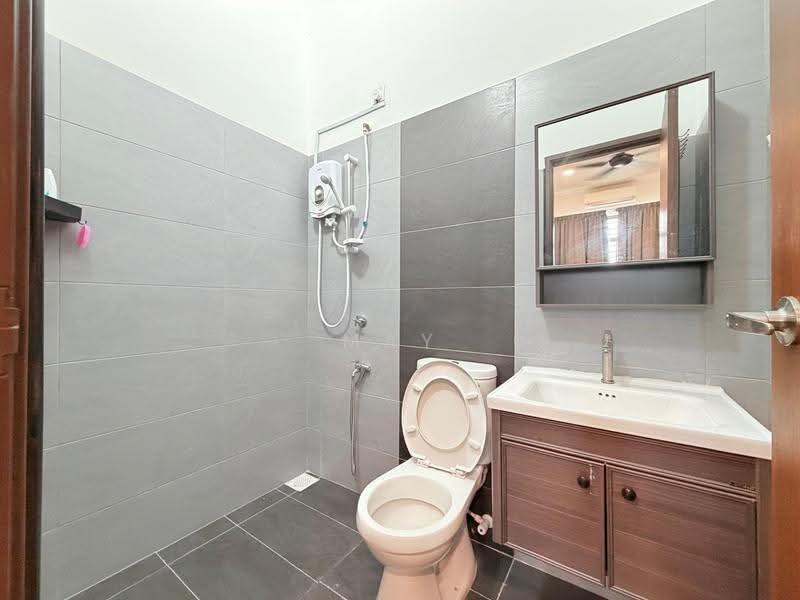 2-storey Terraced House for Sale in Taman seri setia (Kluang) - May Tan - Bathroom - PropertyGuru.com.my