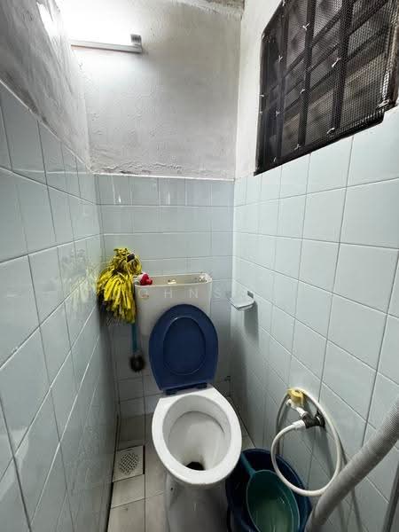 Flat for Sale at Flat Temenggong - Johnson Chen - Bathroom - PropertyGuru.com.my