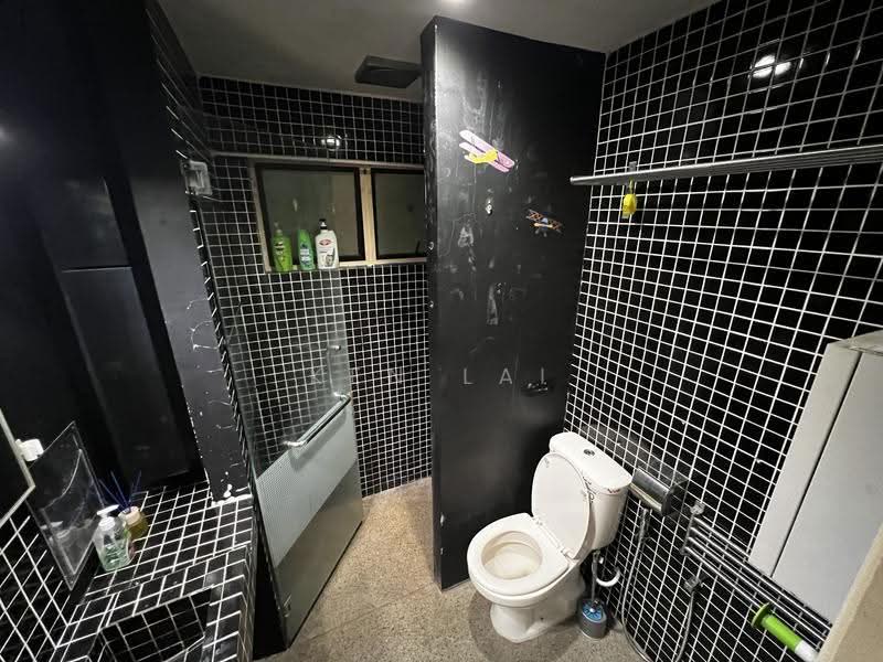 Kondominium untuk Dijual di Pelangi Utama 2 - Ken Lai - Bathroom - PropertyGuru.com.my