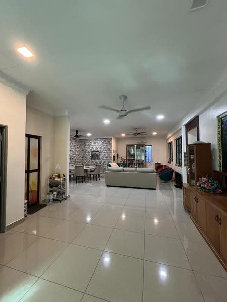 Bungalow House untuk Dijual di Bandar Warisan Puteri (Ampangan) - Adi Fahmi - Living Room - PropertyGuru.com.my