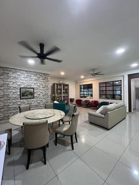 Bungalow House untuk Dijual di Bandar Warisan Puteri (Ampangan) - Adi Fahmi - Living Room - PropertyGuru.com.my