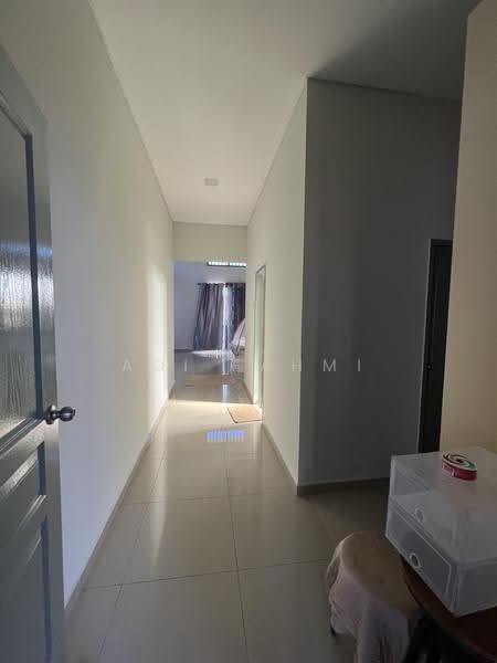 Bungalow House untuk Dijual di Bandar Warisan Puteri (Ampangan) - Adi Fahmi - Corridor - PropertyGuru.com.my
