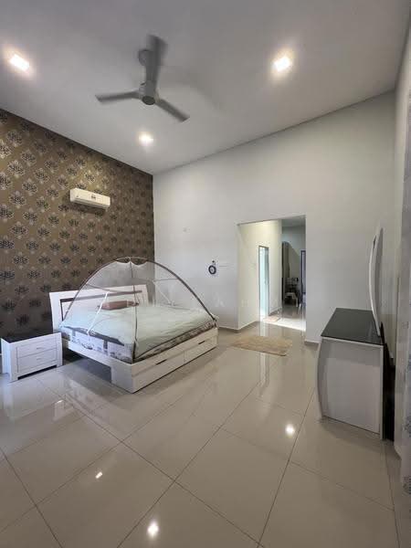 Bungalow House untuk Dijual di Bandar Warisan Puteri (Ampangan) - Adi Fahmi - Bedroom - PropertyGuru.com.my