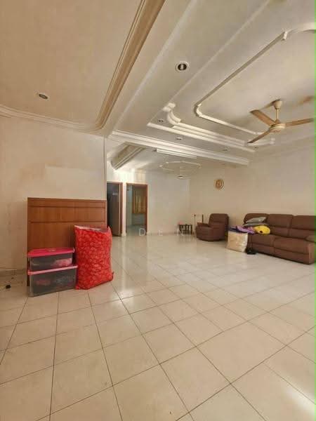 Rumah Teres 2-Tingkat untuk Dijual di Taman Desa Cemerlang (Ulu Tiram) - Iden Tan - Living Room - PropertyGuru.com.my
