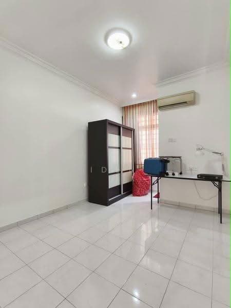 Rumah Teres 2-Tingkat untuk Dijual di Taman Desa Cemerlang (Ulu Tiram) - Iden Tan - Bedroom - PropertyGuru.com.my