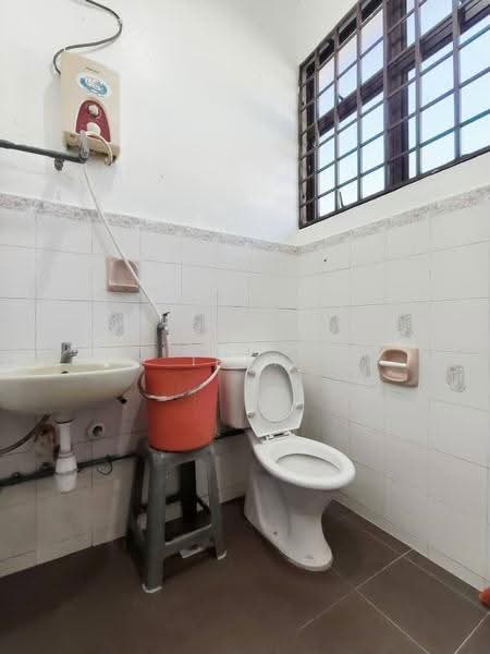 Rumah Teres 2-Tingkat untuk Dijual di Taman Desa Cemerlang (Ulu Tiram) - Iden Tan - Bathroom - PropertyGuru.com.my