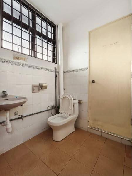 Rumah Teres 2-Tingkat untuk Dijual di Taman Desa Cemerlang (Ulu Tiram) - Iden Tan - Bathroom - PropertyGuru.com.my
