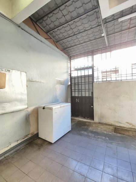 Rumah Teres 2-Tingkat untuk Dijual di Taman Desa Cemerlang (Ulu Tiram) - Iden Tan - Exterior - PropertyGuru.com.my