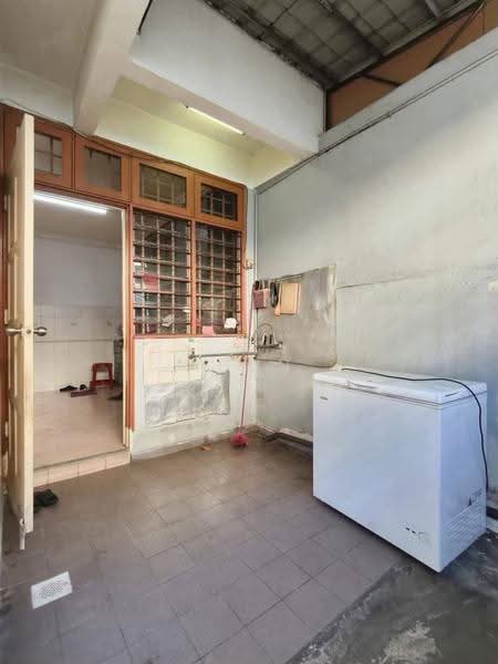 Rumah Teres 2-Tingkat untuk Dijual di Taman Desa Cemerlang (Ulu Tiram) - Iden Tan - Kitchen - PropertyGuru.com.my