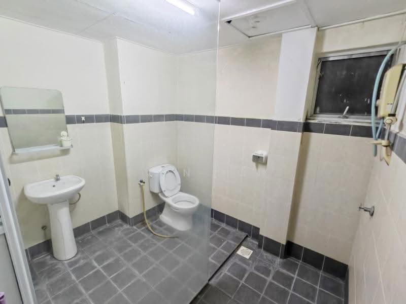 Kediaman Servis untuk Disewa di The Heron Residency - Evan Goh - Bathroom - PropertyGuru.com.my