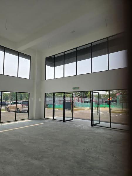 Kedai / Pejabat untuk Disewa di Bukit Raja (Selangor) - Marco Ferraccioli - Entrance - PropertyGuru.com.my