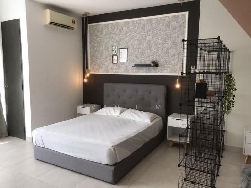 Kediaman Servis untuk Disewa di Queensville - Ivan Lim - Bedroom - PropertyGuru.com.my