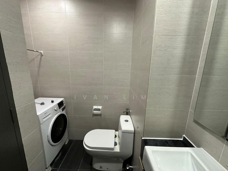 Kediaman Servis untuk Disewa di Queensville - Ivan Lim - Bathroom - PropertyGuru.com.my