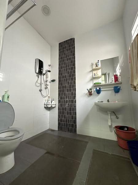 Semi-Detached House for Sale in Bandar Parklands (Klang) - Stephanie Yap - Bathroom - PropertyGuru.com.my