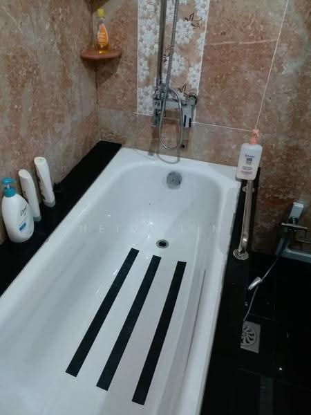 Kondominium untuk Dijual di Menara Duta 2 - Heidi Lim - Bathroom - PropertyGuru.com.my