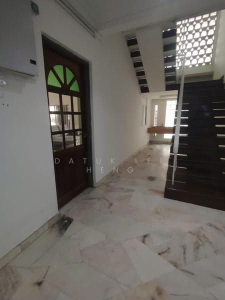 Semi-Detached House for Rent in Taman Chateau (Ipoh) - Datuk Lee Heng - Entrance - PropertyGuru.com.my