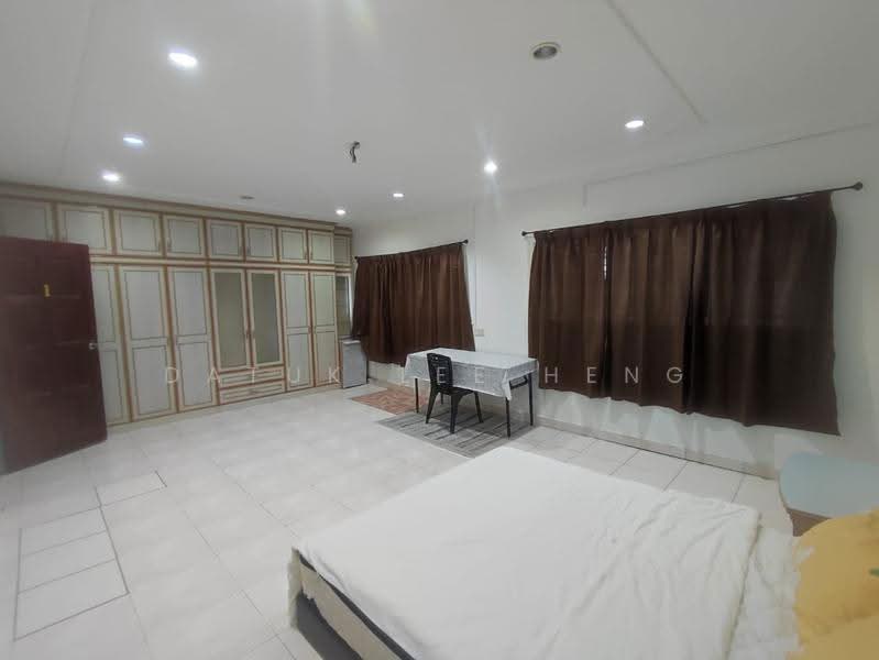 Semi-Detached House for Rent in Taman Chateau (Ipoh) - Datuk Lee Heng - Bedroom - PropertyGuru.com.my