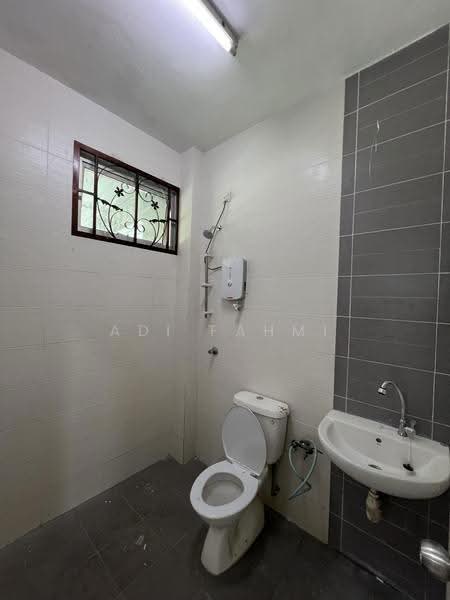 Terraced House for Sale in Seremban (Negeri Sembilan) - Adi Fahmi - Bathroom - PropertyGuru.com.my